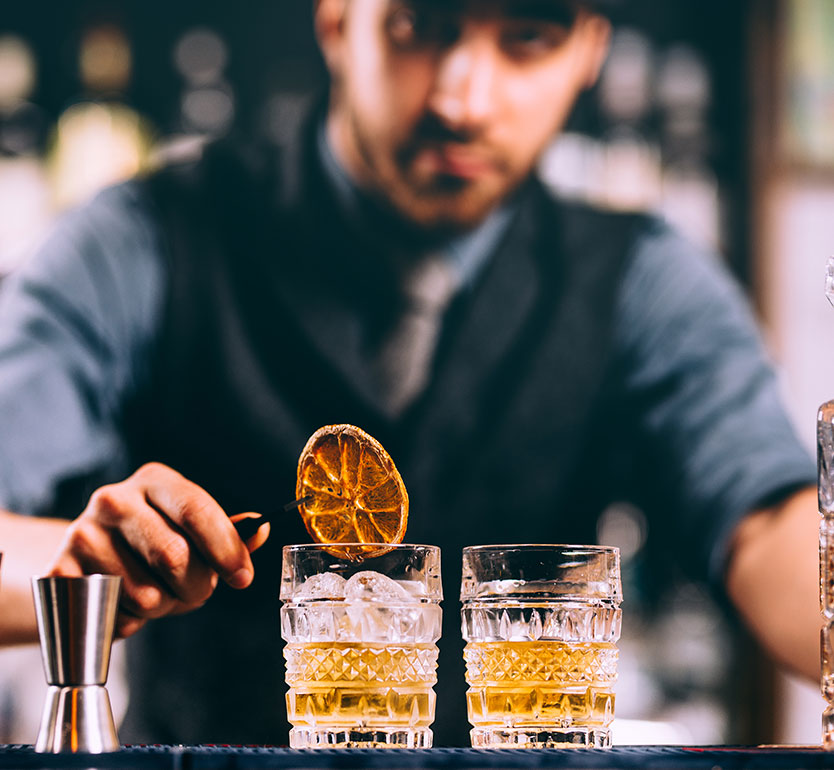 Does The Daytona offer a restaurant or bar?