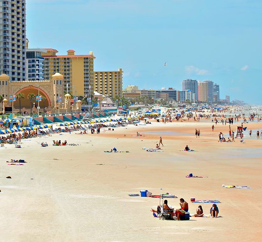 How close is the hotel to Daytona Beach?